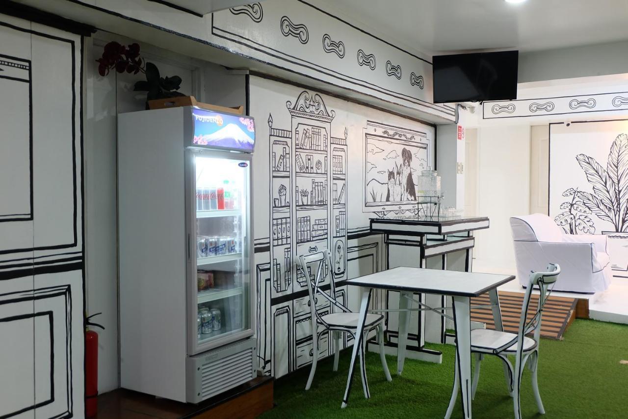 Spaces Hotel Makati Макати Экстерьер фото