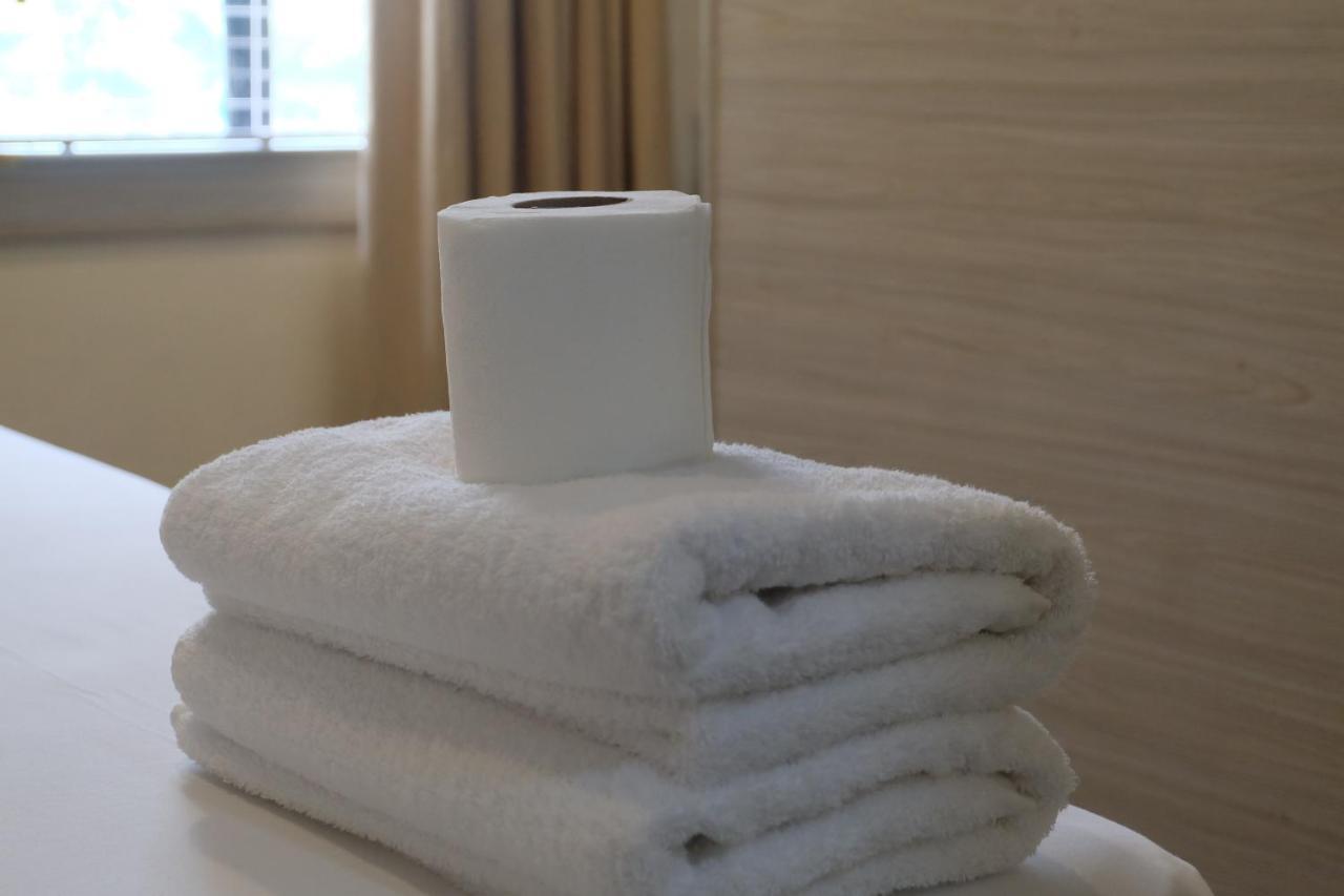 Spaces Hotel Makati Макати Экстерьер фото