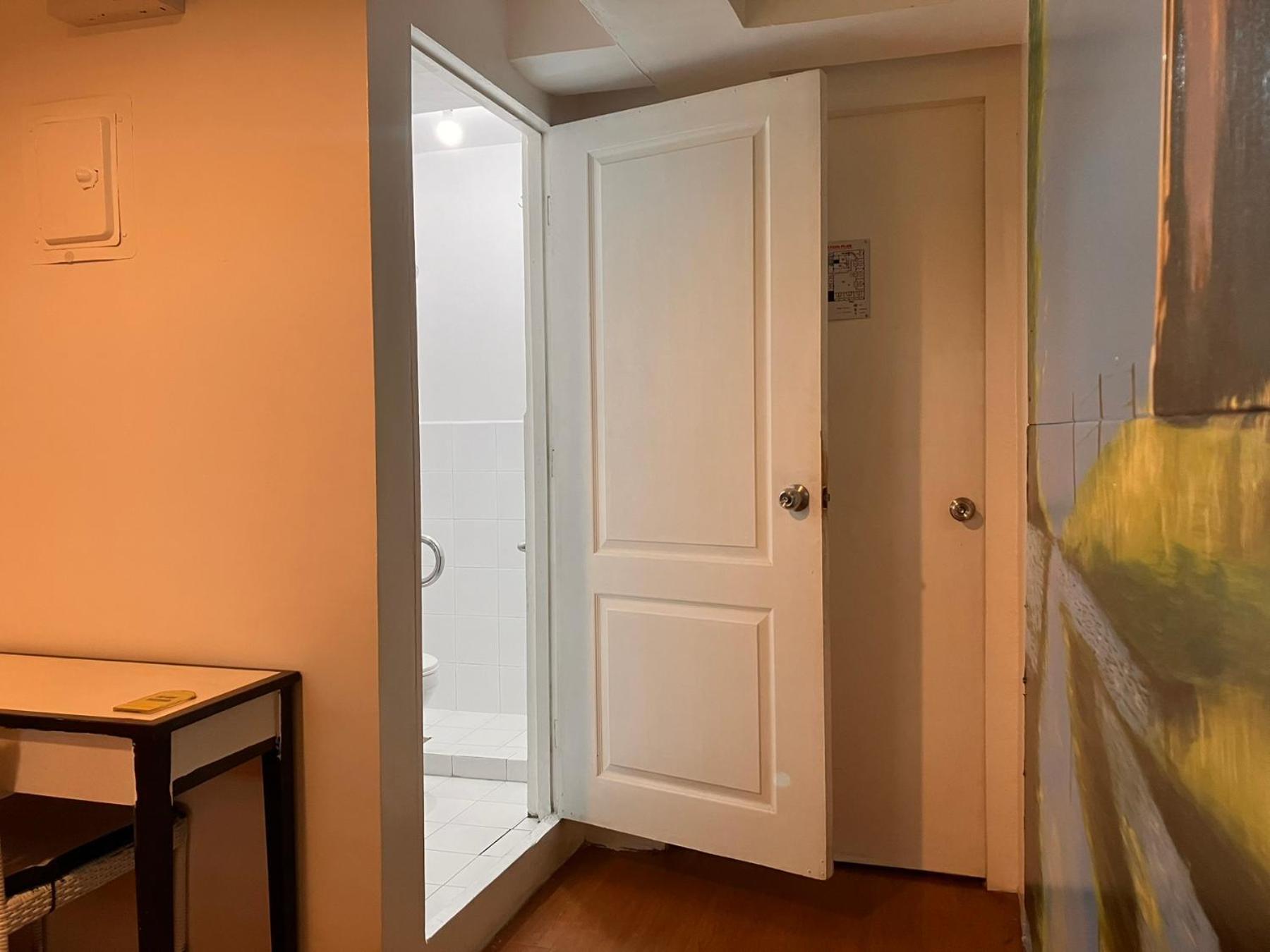 Spaces Hotel Makati Макати Экстерьер фото